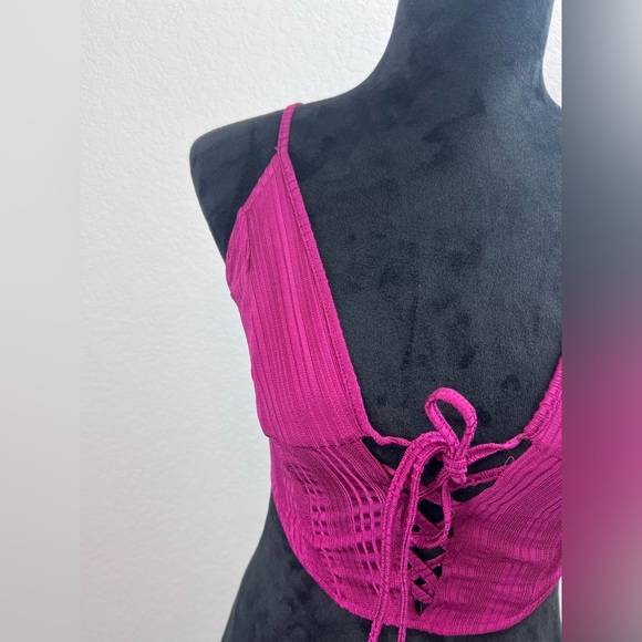 Urban Outfitters Rina Triangle Cami in Magenta Size Small - Picture 2 of 10